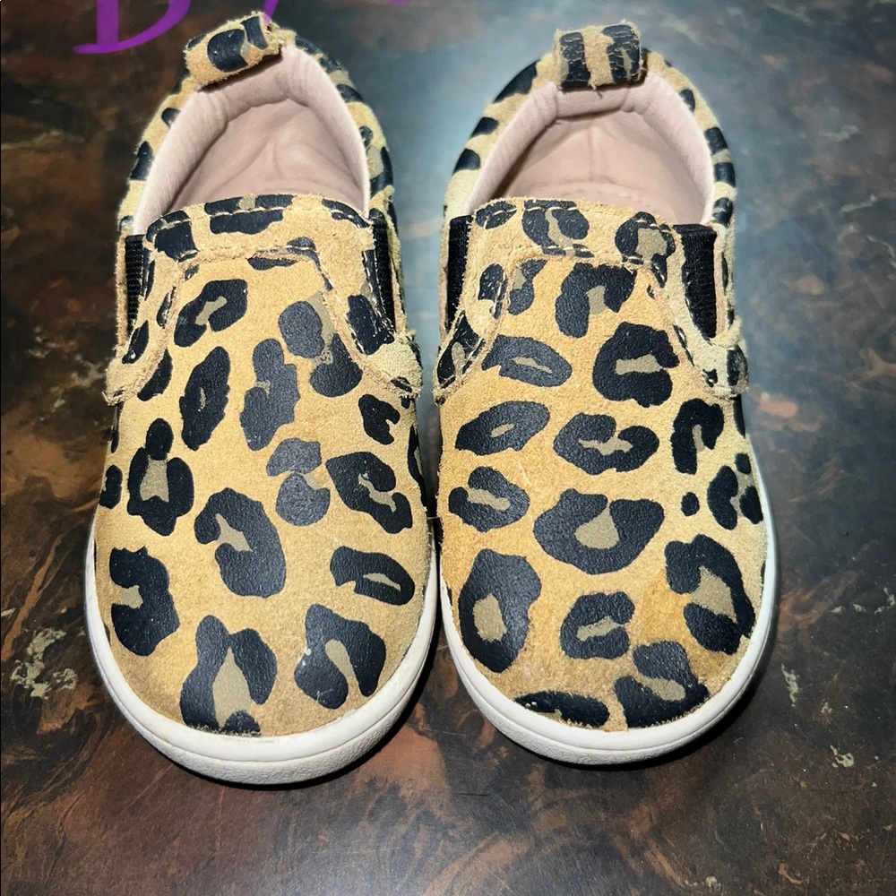 Monkey Feet Cheetah Slides